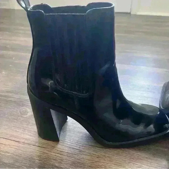 Steve Madden Black Patent Leather Chelsea Boot - Picture 5 of 11